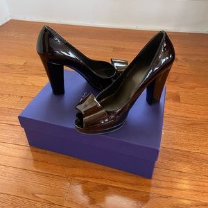 Stuart Weitzman Bowright Peep Toe Pump
